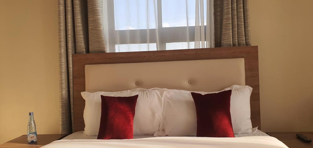 Walabi Mara Hotel Narok Экстерьер фото