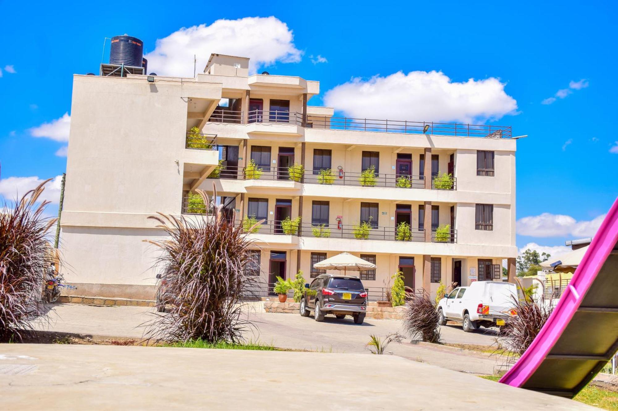Walabi Mara Hotel Narok Экстерьер фото